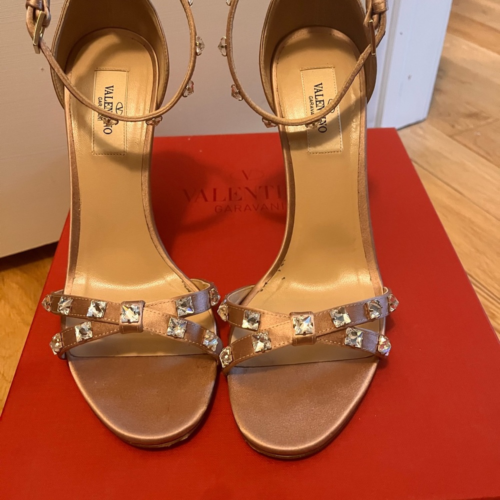 Valentino garavani heels worn once
